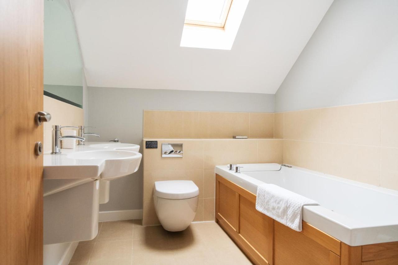 Skylark Sleeps 8 Private Hot Tub & Dogs Welcome Nr Padstow, Resort Pool Bar & Watersports 大圣科勒姆 外观 照片