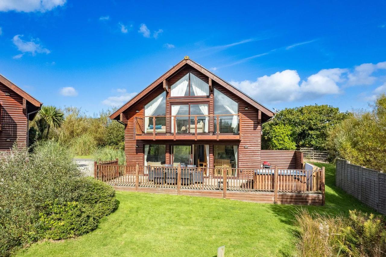 Skylark Sleeps 8 Private Hot Tub & Dogs Welcome Nr Padstow, Resort Pool Bar & Watersports 大圣科勒姆 外观 照片