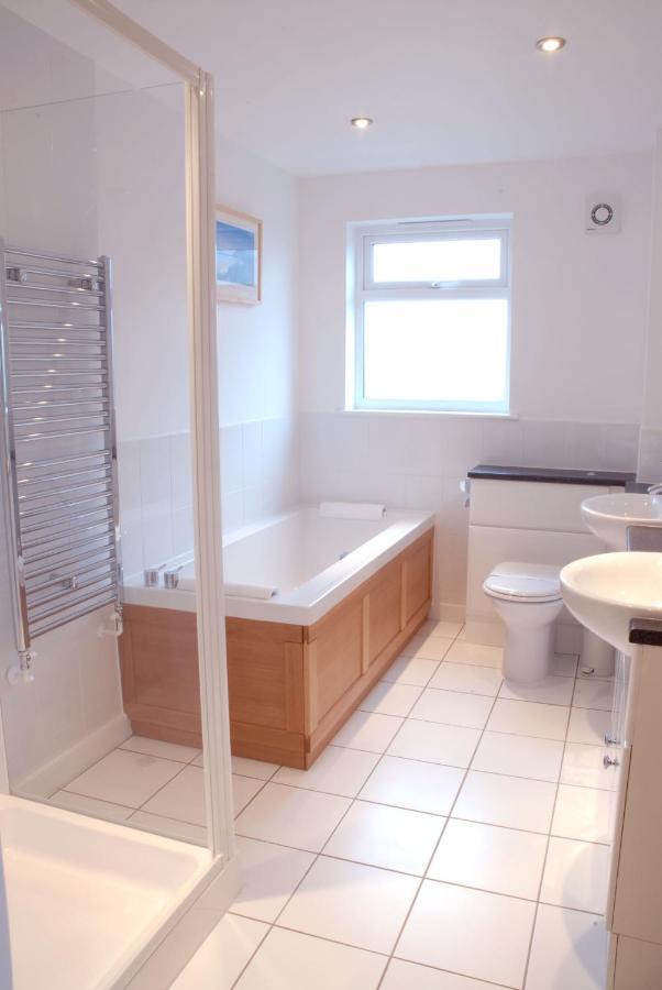 Skylark Sleeps 8 Private Hot Tub & Dogs Welcome Nr Padstow, Resort Pool Bar & Watersports 大圣科勒姆 外观 照片